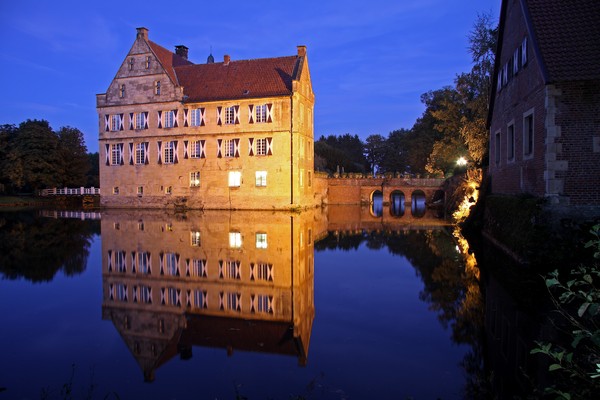 Burg Hülshoff in der Dämmerung