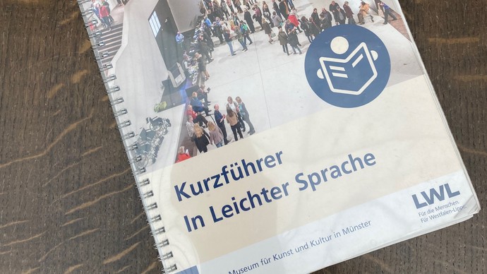 Ein Heft mit dem Titel "Kurzführer in Leichter Sprache".