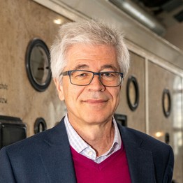 Portraitfoto Dr. Walter Hauser