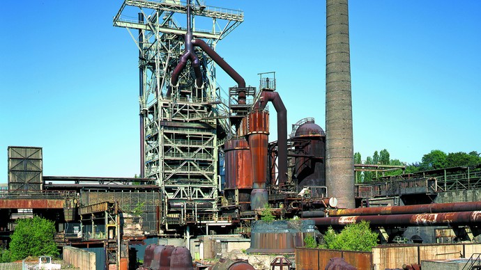 Henrichshütte mit Hochofen und Aufzug.