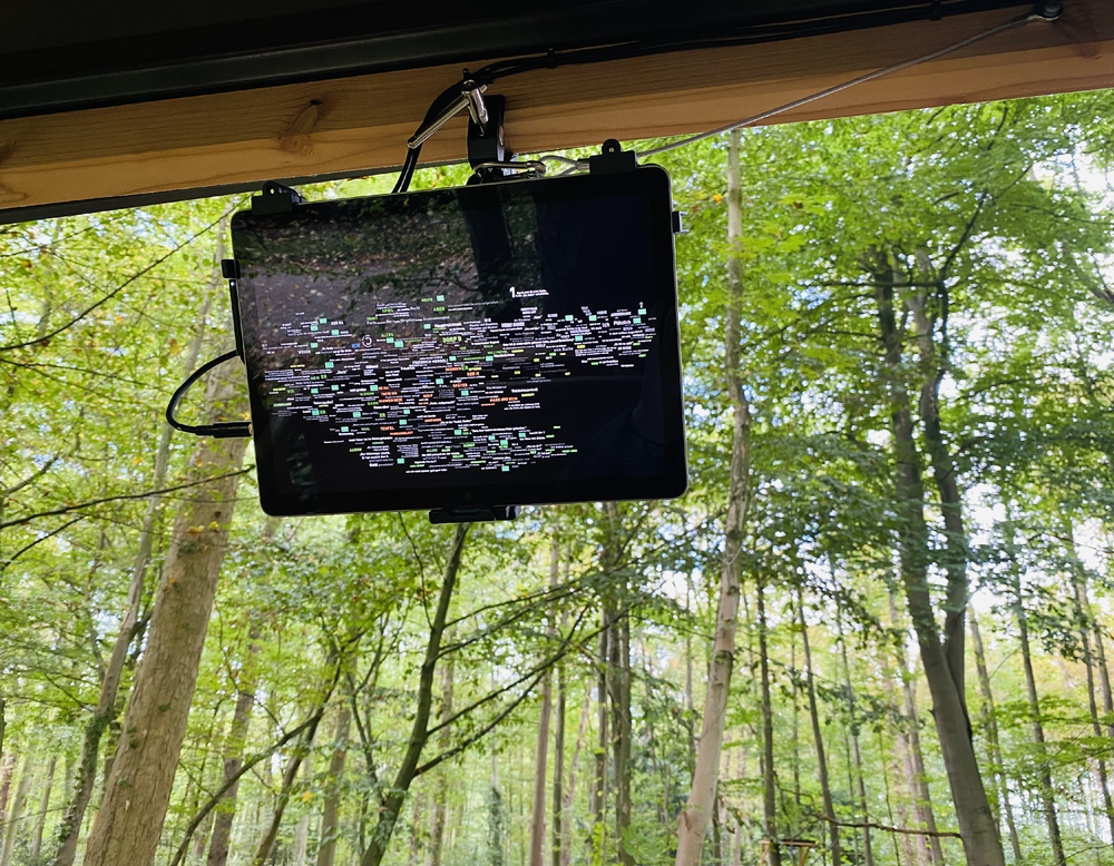 Kunstinstallation auf dem Gelände der Burg Hülshoff.
Bild: LWL/Christina Irmisch