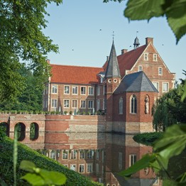 Burg Hülshoff, Hauptburg mit Gräfte