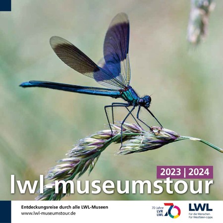 Cover der Museumstour 2023/2024 mit Foto einer Libelle