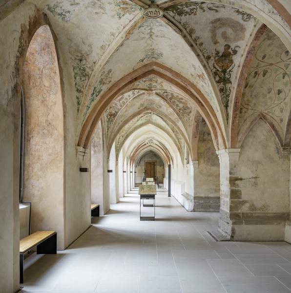 Mittelalterlicher Kreuzgang im Kloster Dahlheim