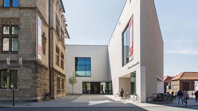 Der Eingang des LWL-Museums für Kunst und Kultur von der Richtung des Domplatzes in Münster.