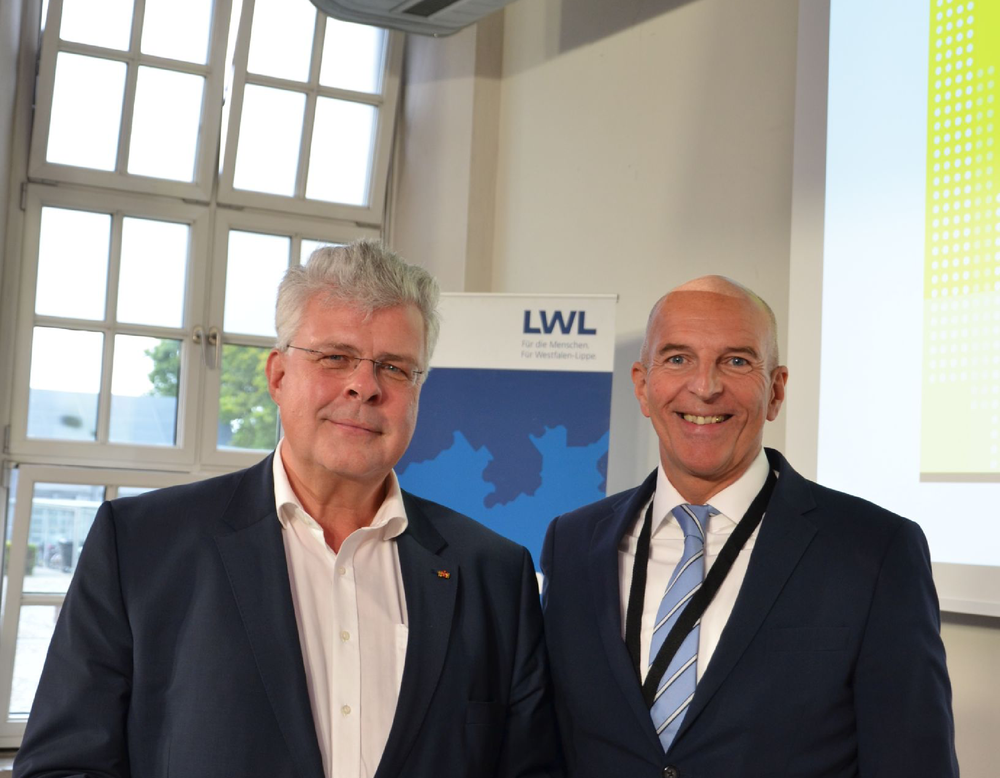 Dr. Georg Lunemann, der Direktor des LWL, und Prof. Christina Höppner, Präsident des Deutschen Kulturrates.
Bild: LWL/Maria Kornelsen